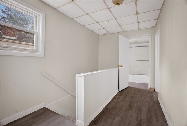 906 1st St, Mckees Rocks, PA 15136