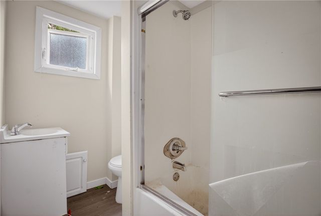 906 1st St, Mckees Rocks, PA 15136