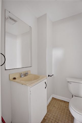 906 1st St, Mckees Rocks, PA 15136