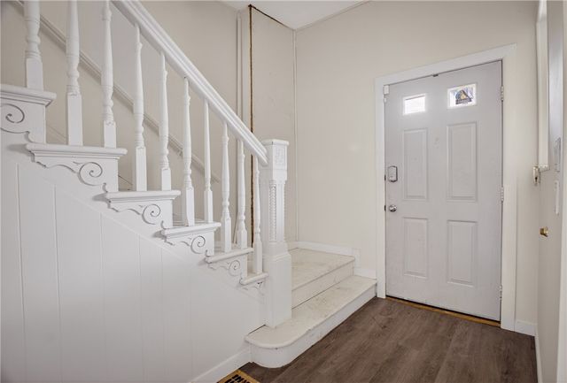 906 1st St, Mckees Rocks, PA 15136