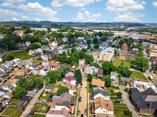 906 1st St, Mckees Rocks, PA 15136