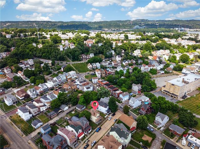 906 1st St, Mckees Rocks, PA 15136