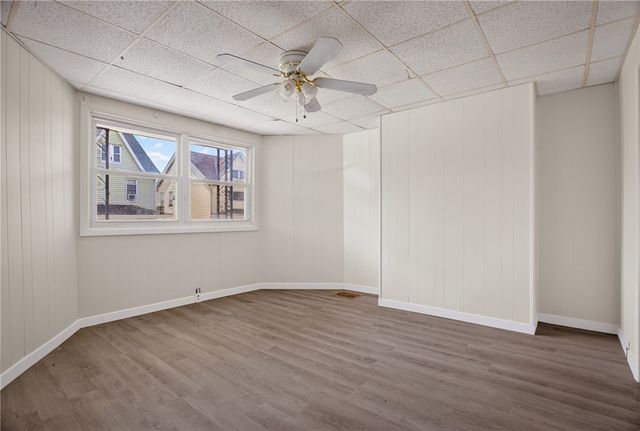 906 1st St, Mckees Rocks, PA 15136