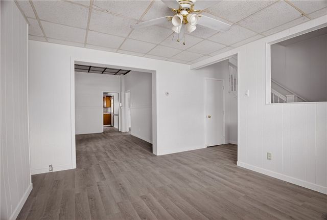 906 1st St, Mckees Rocks, PA 15136