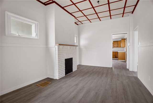 906 1st St, Mckees Rocks, PA 15136