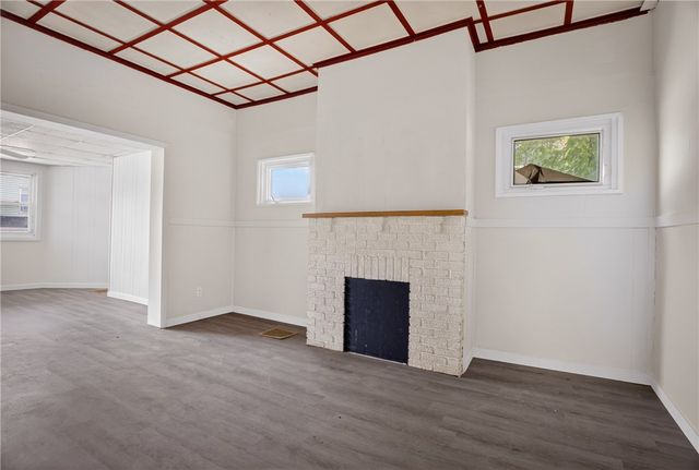 906 1st St, Mckees Rocks, PA 15136