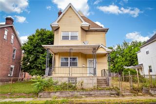 906 1st St, Mckees Rocks, PA 15136