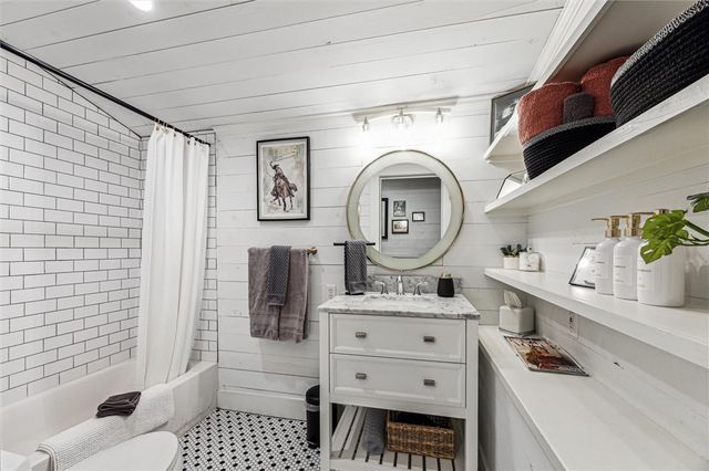 305 W Alamo Street, Brenham, TX 77833