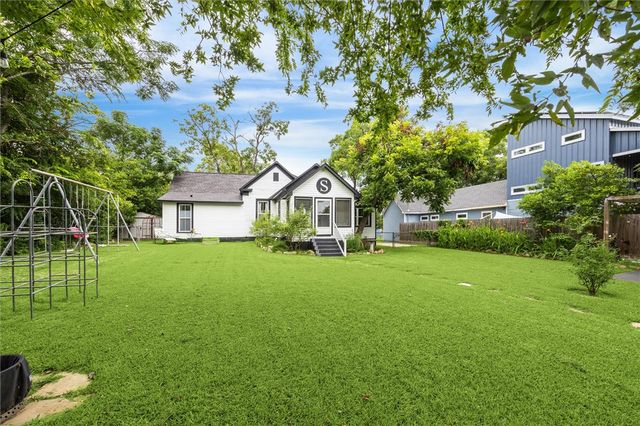 305 W Alamo Street, Brenham, TX 77833