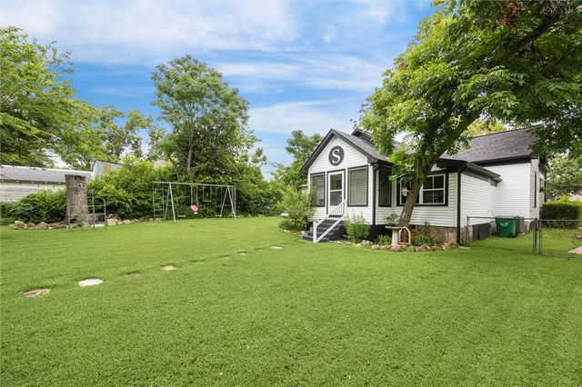 305 W Alamo Street, Brenham, TX 77833