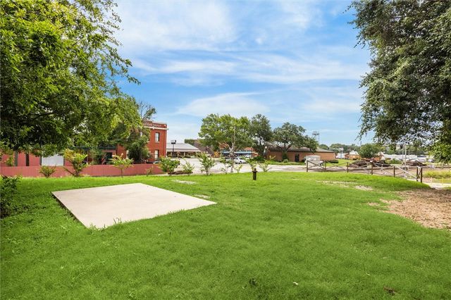 305 W Alamo Street, Brenham, TX 77833
