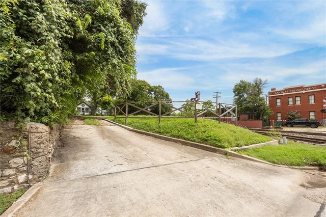 305 W Alamo Street, Brenham, TX 77833