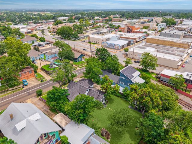 305 W Alamo Street, Brenham, TX 77833