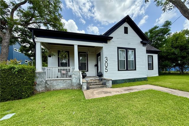 305 W Alamo Street, Brenham, TX 77833