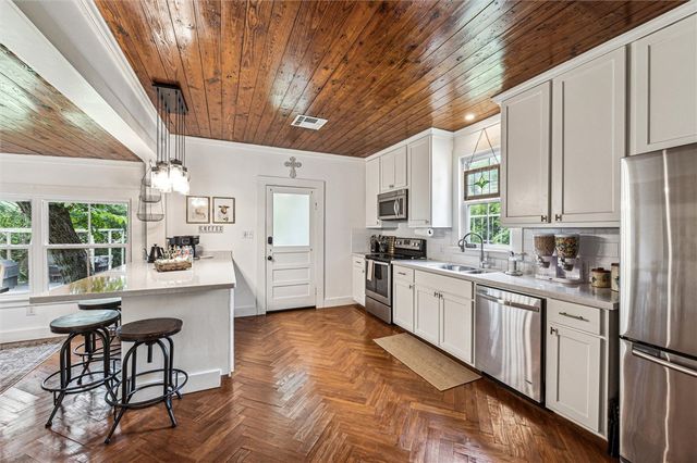 305 W Alamo Street, Brenham, TX 77833