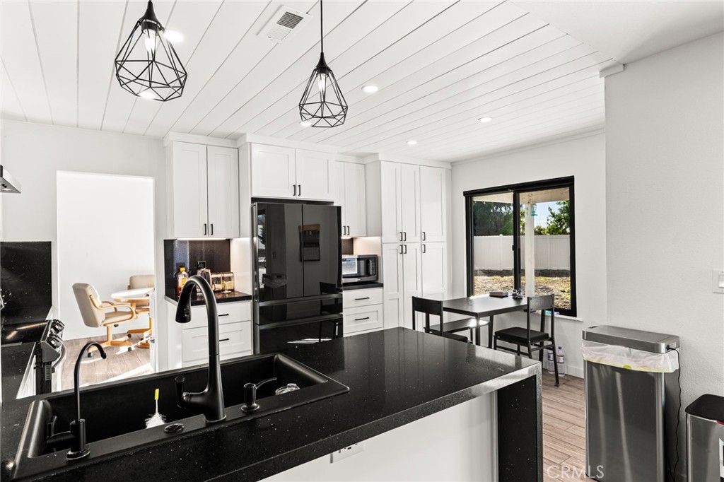 Image 7 of property listing at 29042 Mango Court, Lake Elsinore, CA 92530