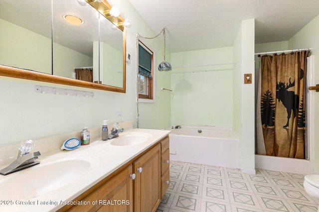 326 E Clinton Street, Ovid, MI 48866