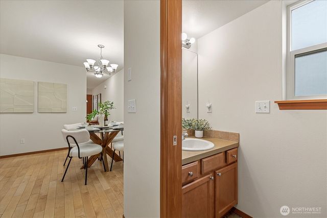 10050 19th Avenue SW, Seattle, WA 98146