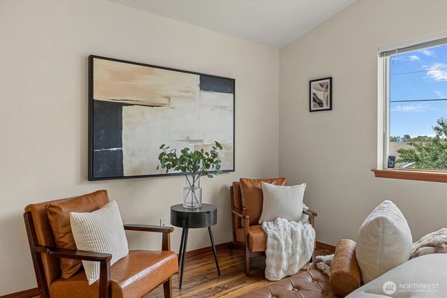 10050 19th Avenue SW, Seattle, WA 98146