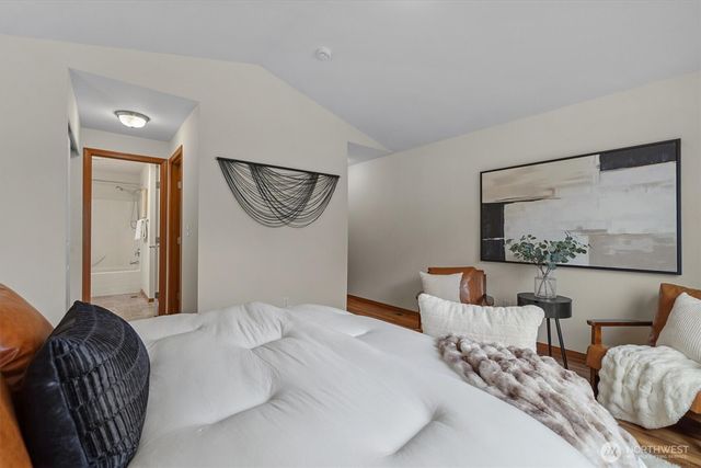 10050 19th Avenue SW, Seattle, WA 98146
