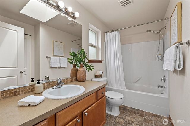 10050 19th Avenue SW, Seattle, WA 98146