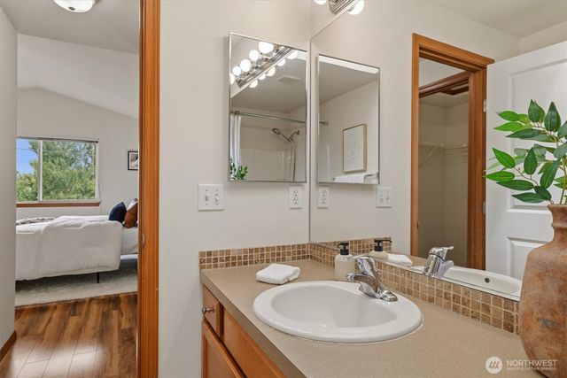 10050 19th Avenue SW, Seattle, WA 98146
