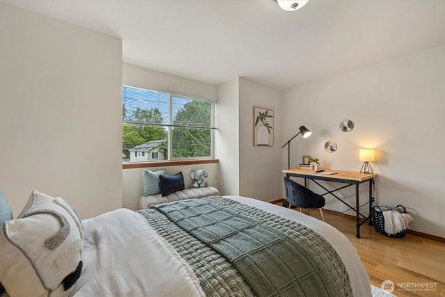 10050 19th Avenue SW, Seattle, WA 98146