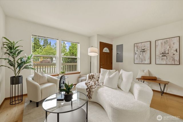 10050 19th Avenue SW, Seattle, WA 98146