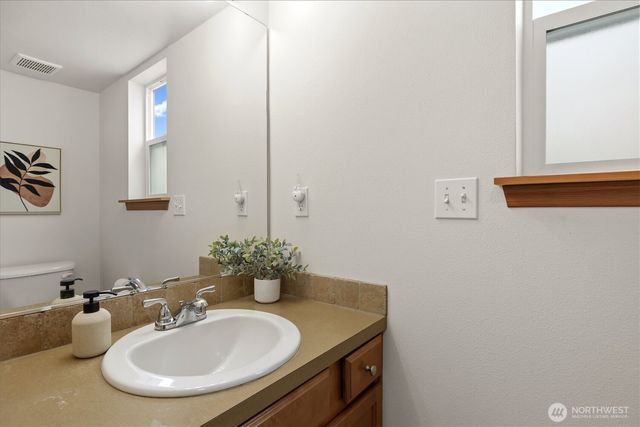 10050 19th Avenue SW, Seattle, WA 98146