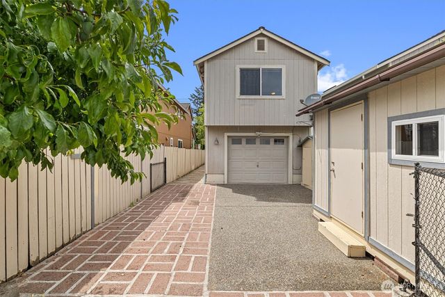 10050 19th Avenue SW, Seattle, WA 98146