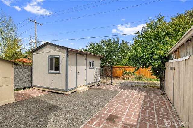 10050 19th Avenue SW, Seattle, WA 98146