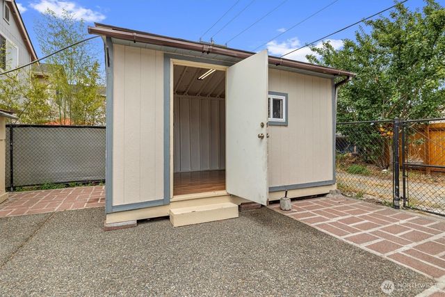 10050 19th Avenue SW, Seattle, WA 98146