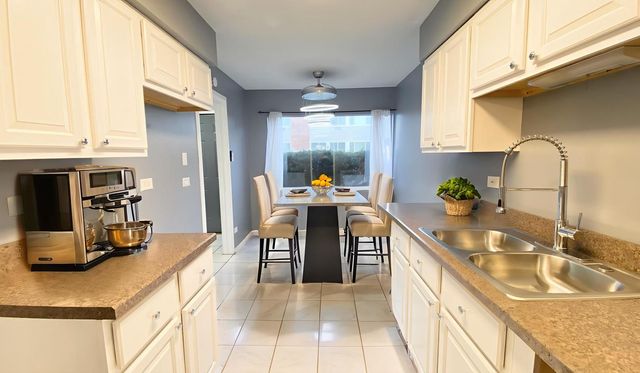 2633 Hawthorne Lane B, Flossmoor, IL 60422