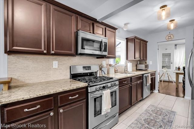 4151 Arlington Drive, Royal Oak, MI 48073