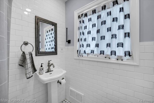 4151 Arlington Drive, Royal Oak, MI 48073