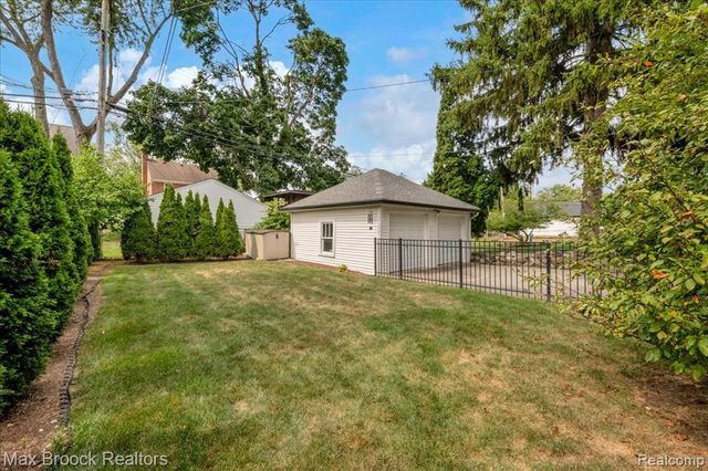 4151 Arlington Drive, Royal Oak, MI 48073