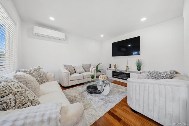 92 Washington Avenue, Deer Park, NY 11729