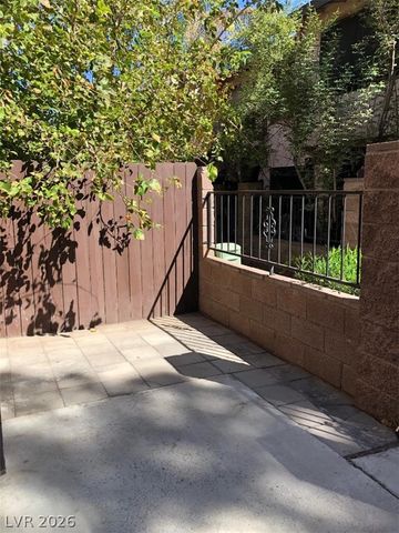 1758 East University Avenue 3, Las Vegas, NV 89119