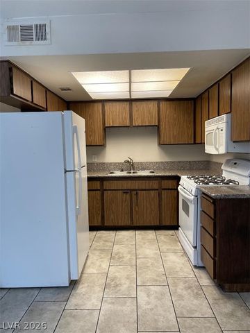 1758 East University Avenue 3, Las Vegas, NV 89119