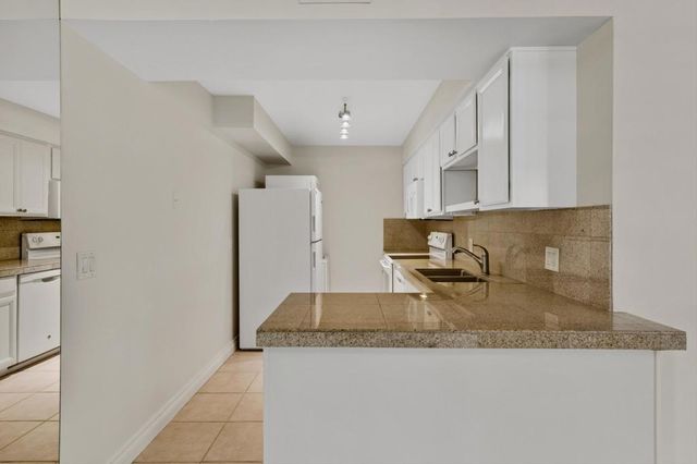 1100 E Amado Road 15d1, Palm Springs, CA 92262