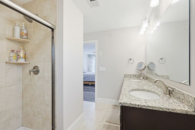 5 Green Ln 5, Framingham, MA 01701