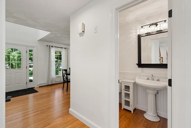 5 Hemenway Avenue, Melrose, MA 02176