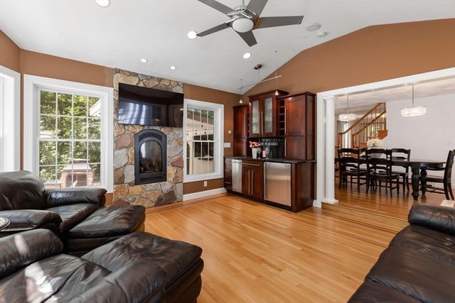 5 Hemenway Avenue, Melrose, MA 02176