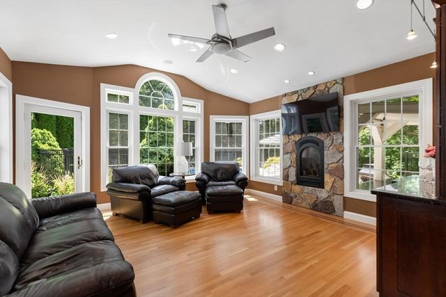 5 Hemenway Avenue, Melrose, MA 02176