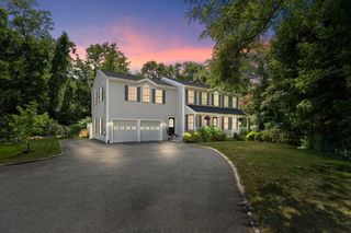 5 Hemenway Avenue, Melrose, MA 02176