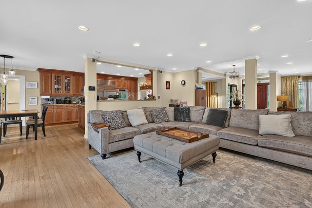 14637 W River Oaks Drive, Lincolnshire, IL 60069