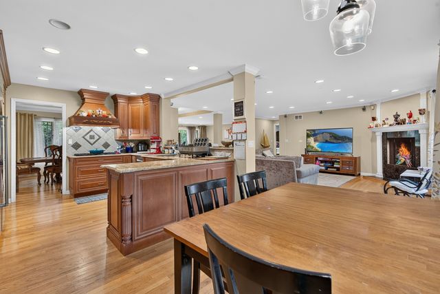 14637 W River Oaks Drive, Lincolnshire, IL 60069