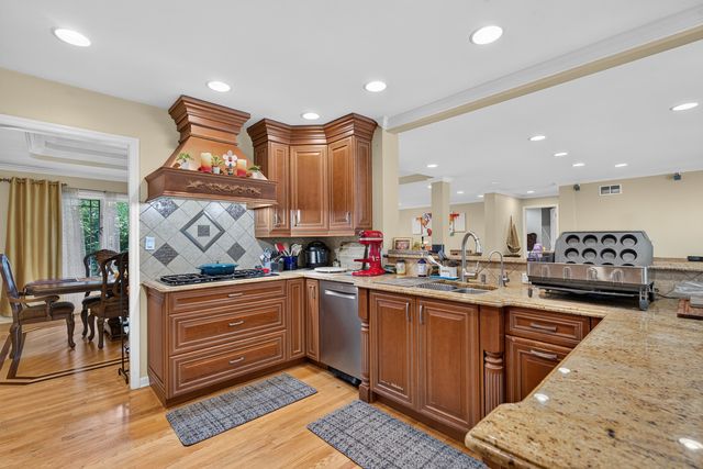 14637 W River Oaks Drive, Lincolnshire, IL 60069