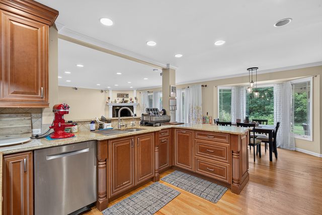 14637 W River Oaks Drive, Lincolnshire, IL 60069