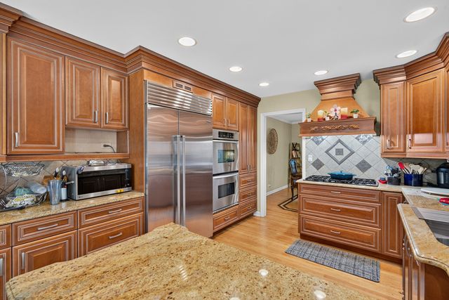 14637 W River Oaks Drive, Lincolnshire, IL 60069